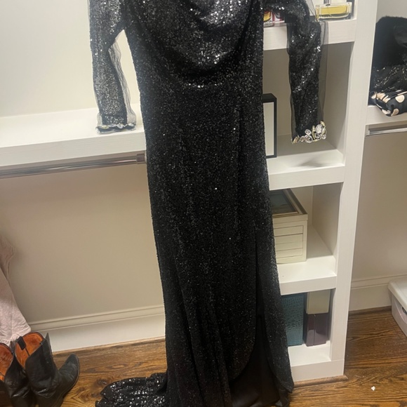 Gown - Picture 7 of 8